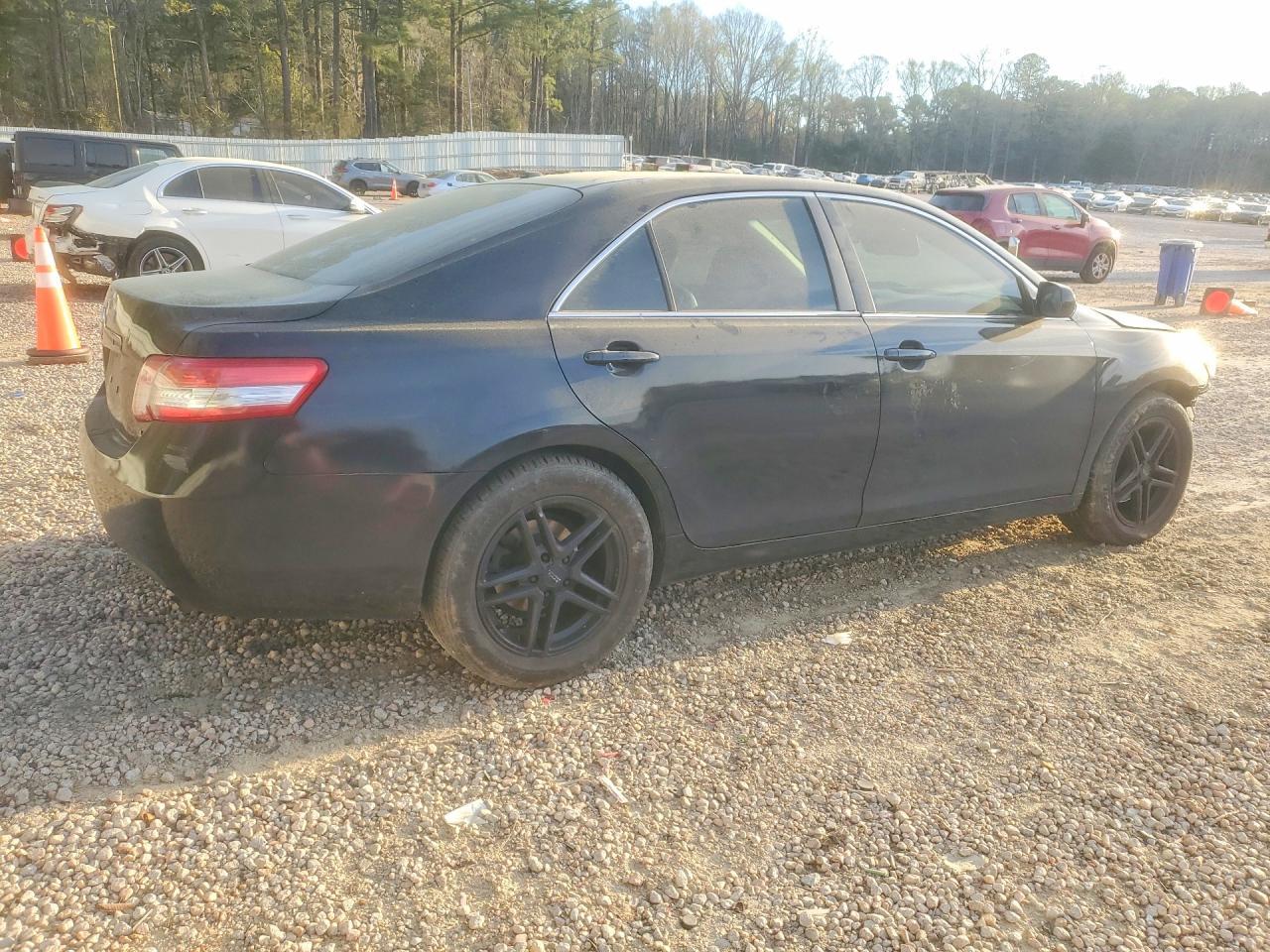 2010 Toyota Camry Le - Image 3