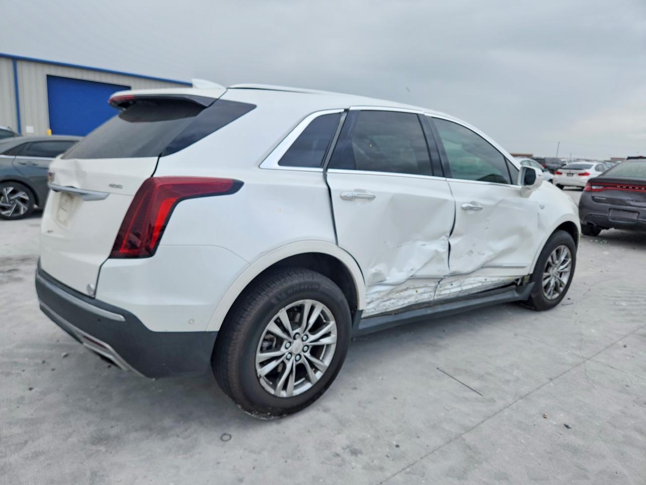 2020 Cadillac Xt5 Premium Luxury - Image 3