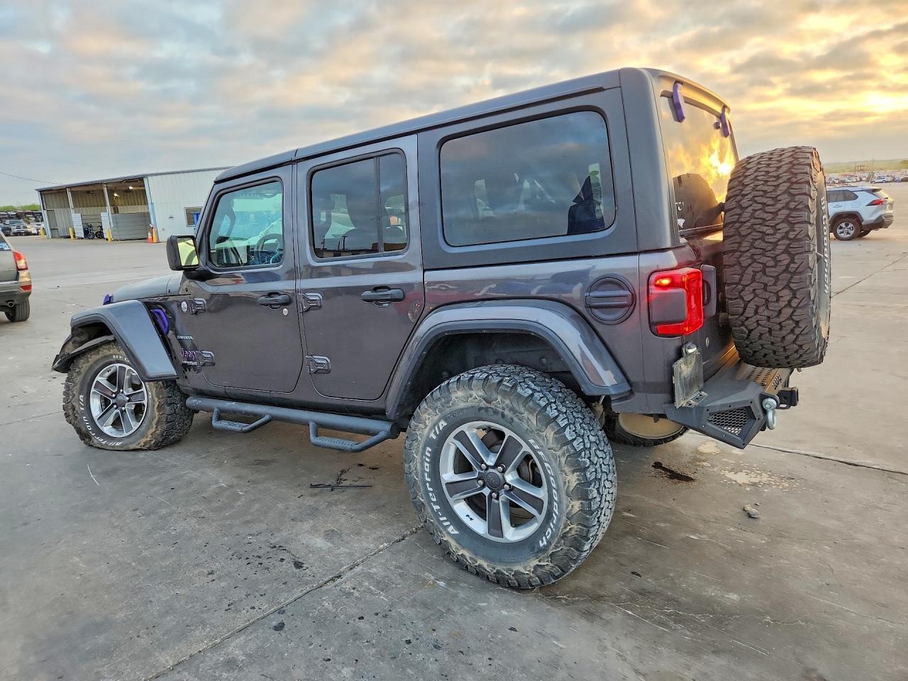 2018 Jeep Wrangler Unlimited Sahara - Image 2