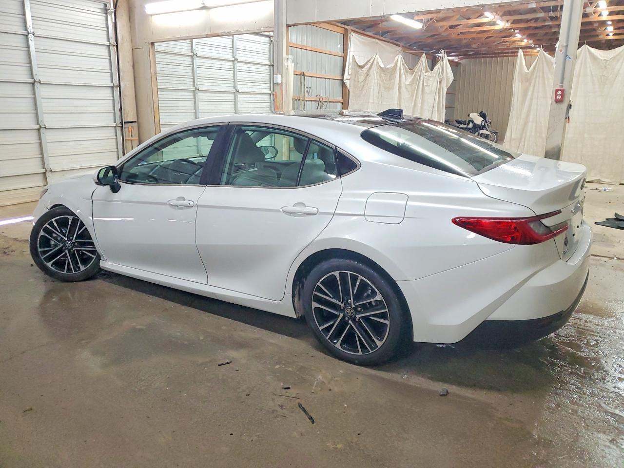 2025 Toyota Camry Xle - Фото 2