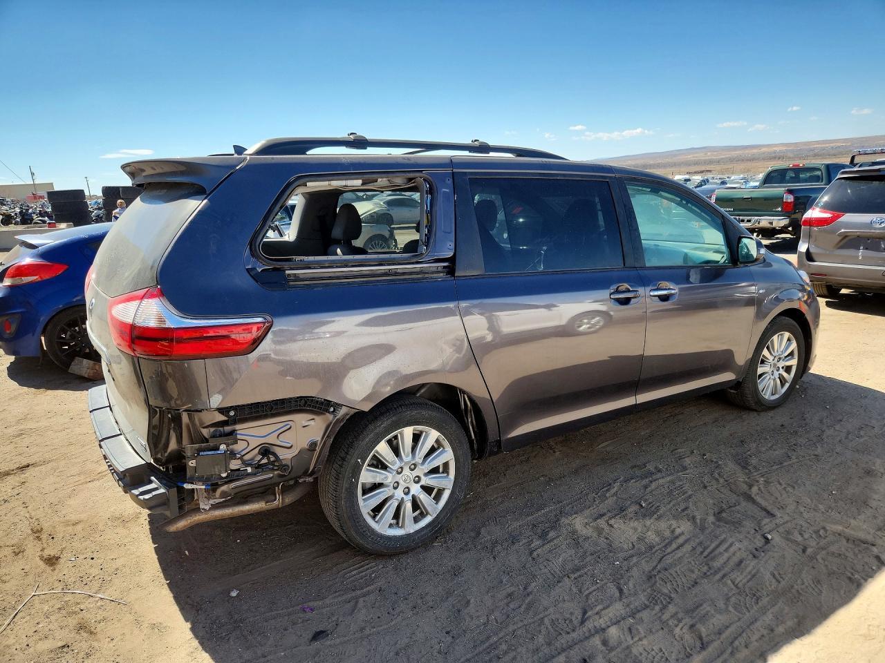 2017 Toyota Sienna Limited 7-Passenger - Image 3