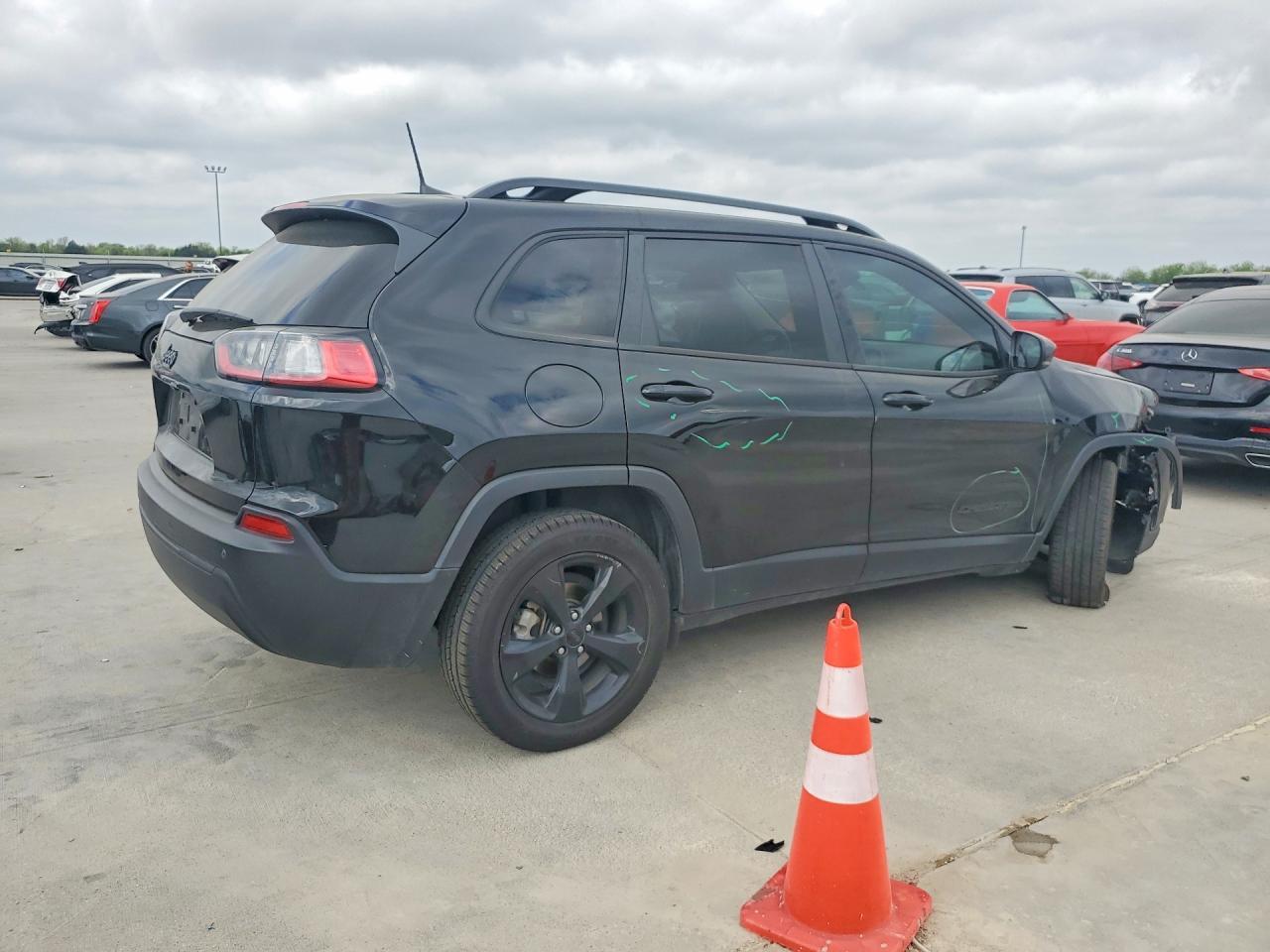 2021 Jeep Cherokee Latitude Plus - Фото 3