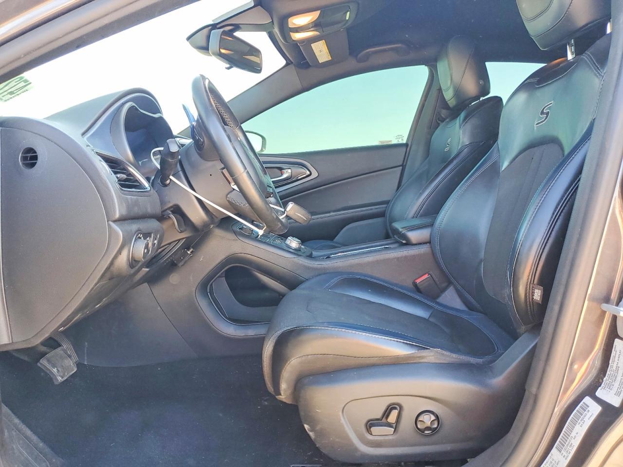 2016 Chrysler 200 S - Фото 7
