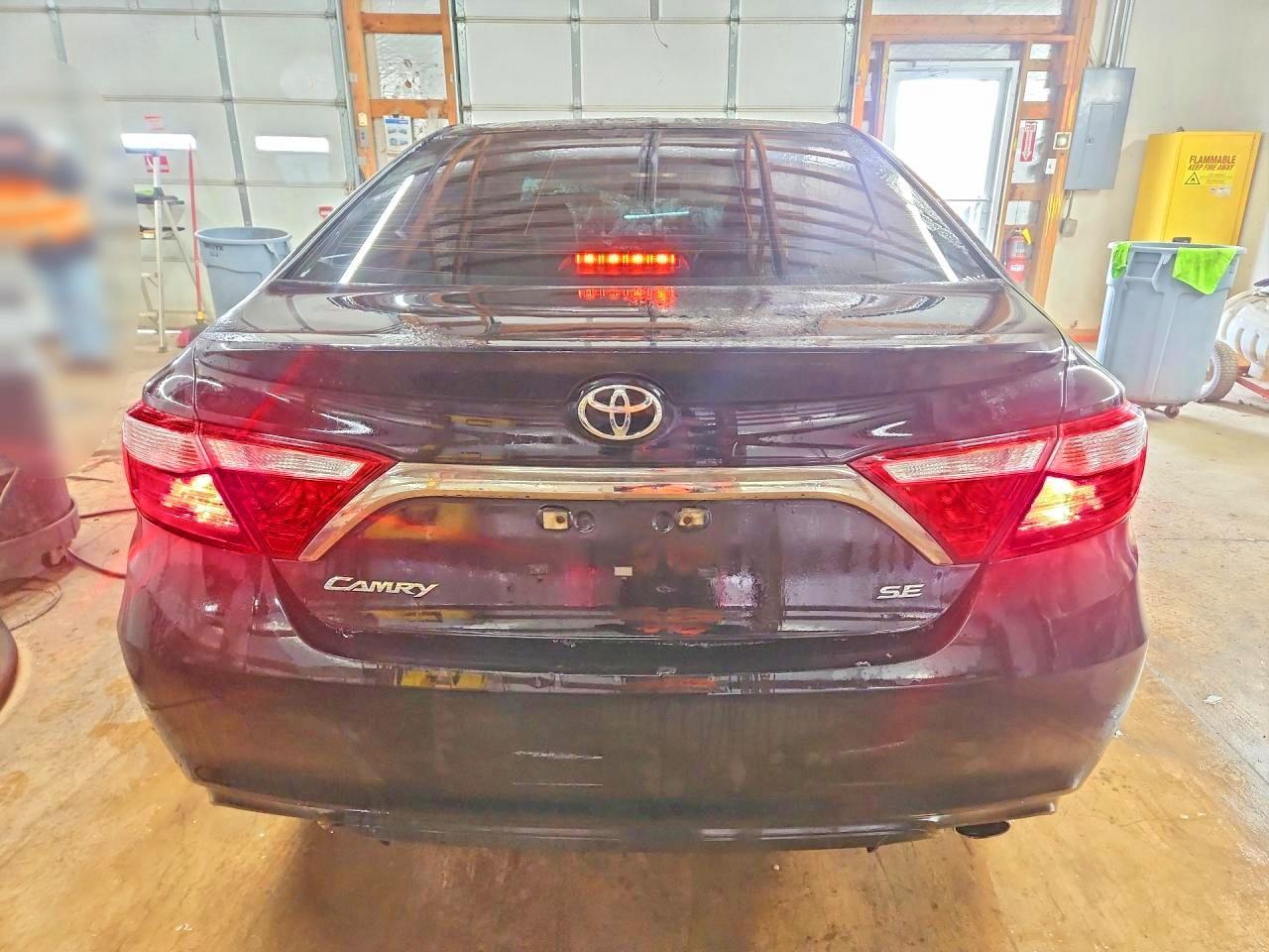 2017 Toyota Camry Se - Фото 6