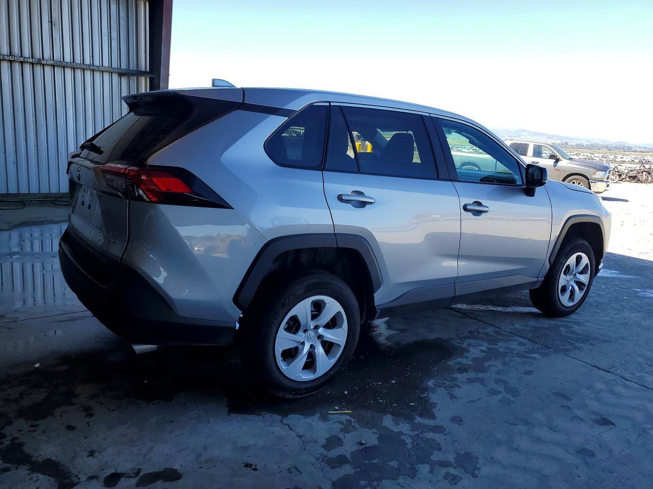 2024 Toyota Rav4 Le - Фото 3