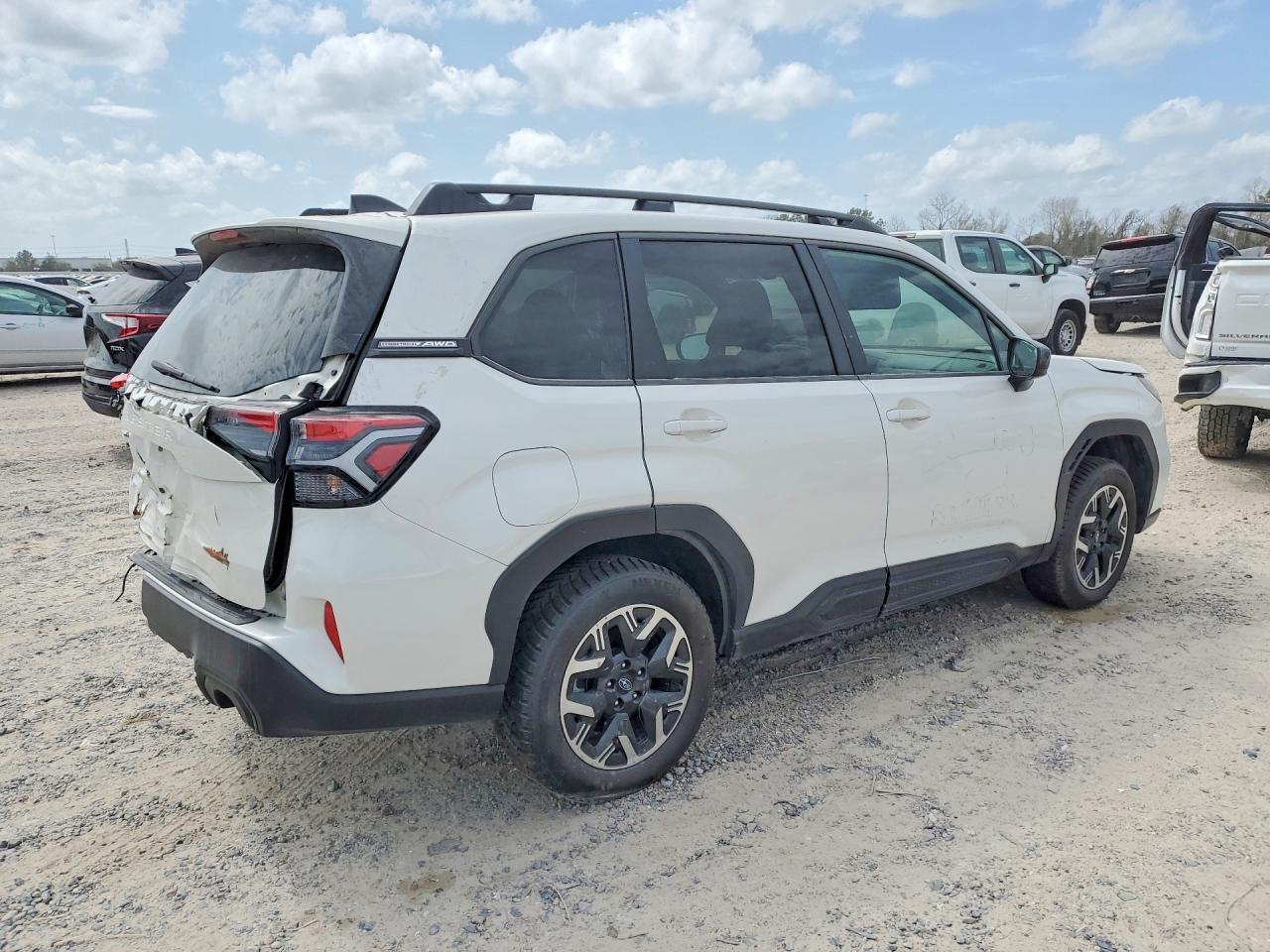 2025 Subaru Forester Premium - Фото 3