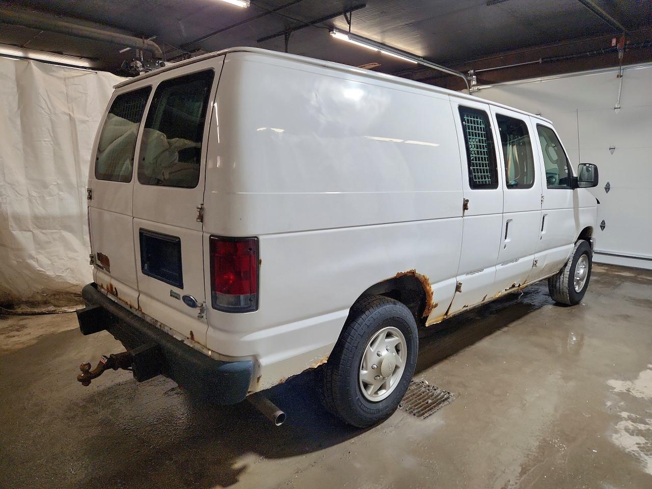 2013 Ford Econoline E250 Van - Image 3