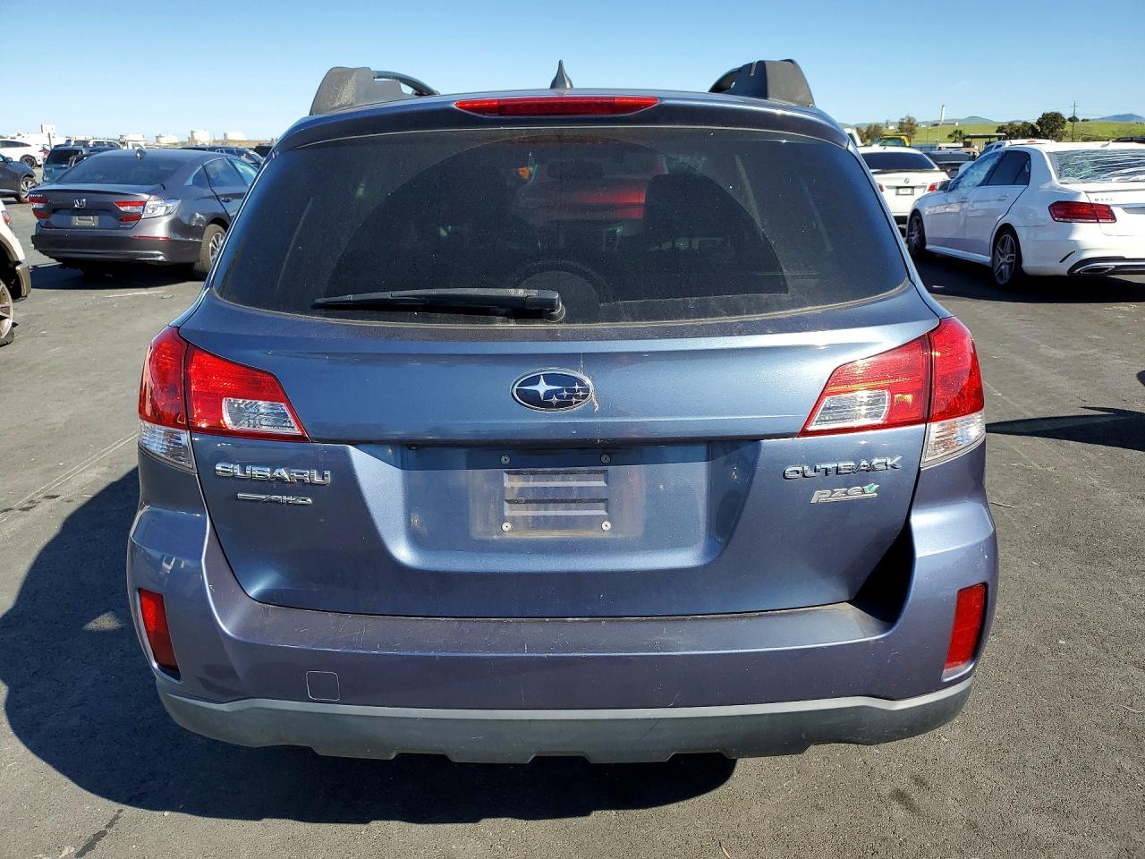 2013 Subaru Outback 2.5I Limited - Image 6