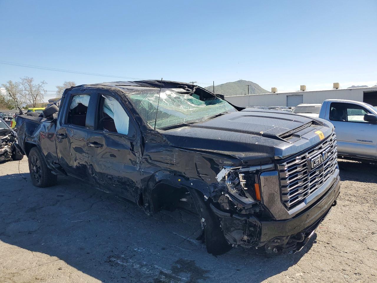 2024 GMC Sierra K3500 Denali Ultimate - Image 4