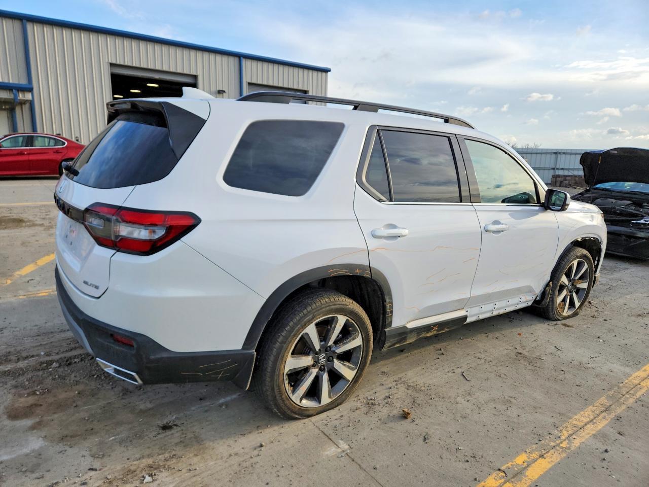 2023 Honda Pilot Elite - Image 3