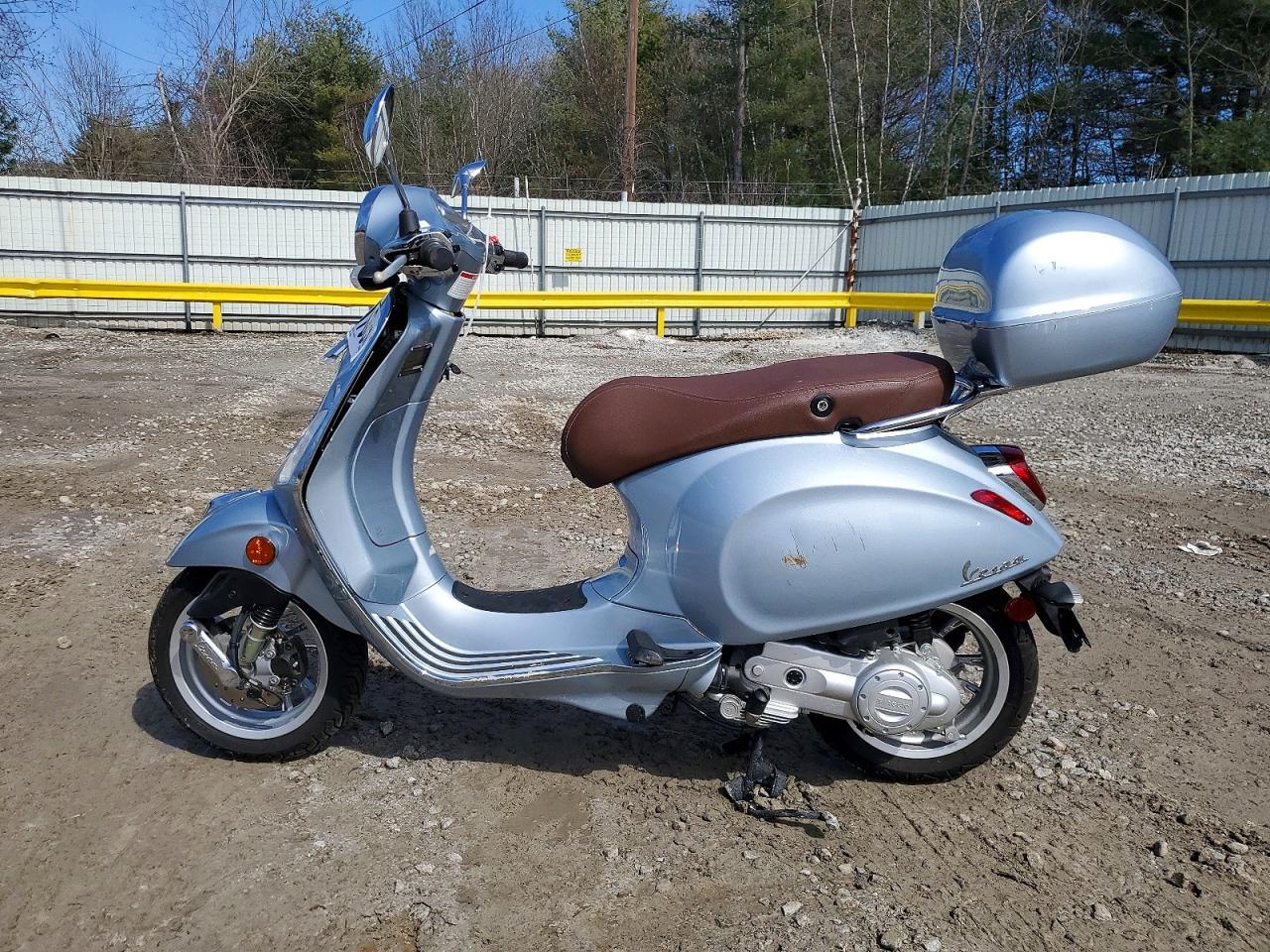 2022 Vespa Primavera 50 4V Ie - Image 3