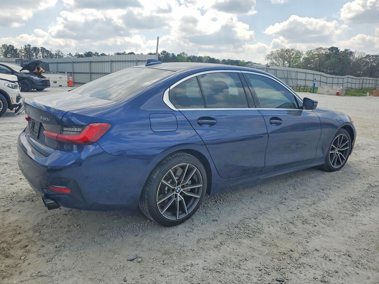 2019 BMW 330I - Фото 3
