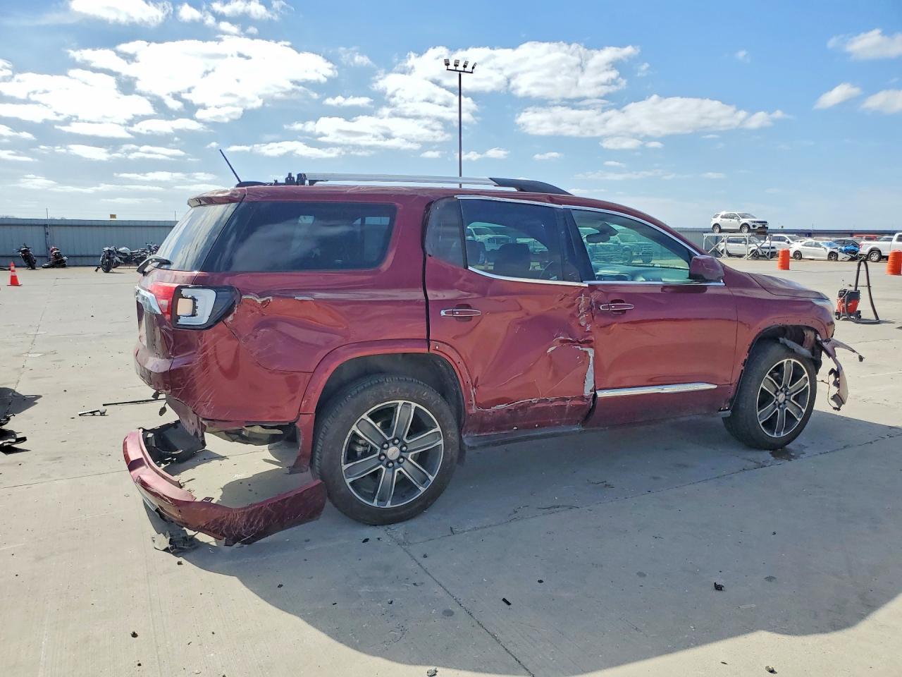 2018 GMC Acadia Denali - Image 3