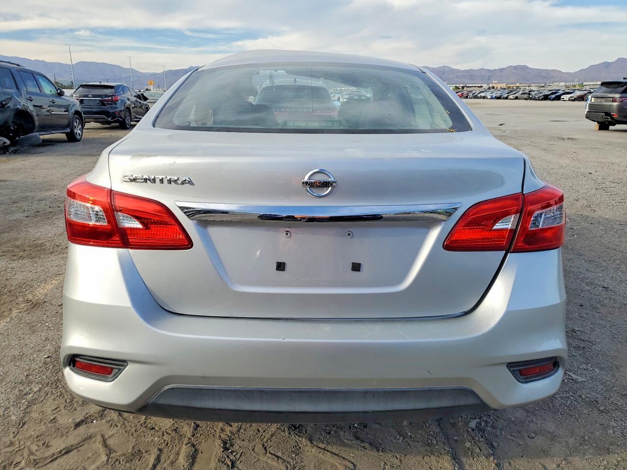 2017 Nissan Sentra S - Фото 6