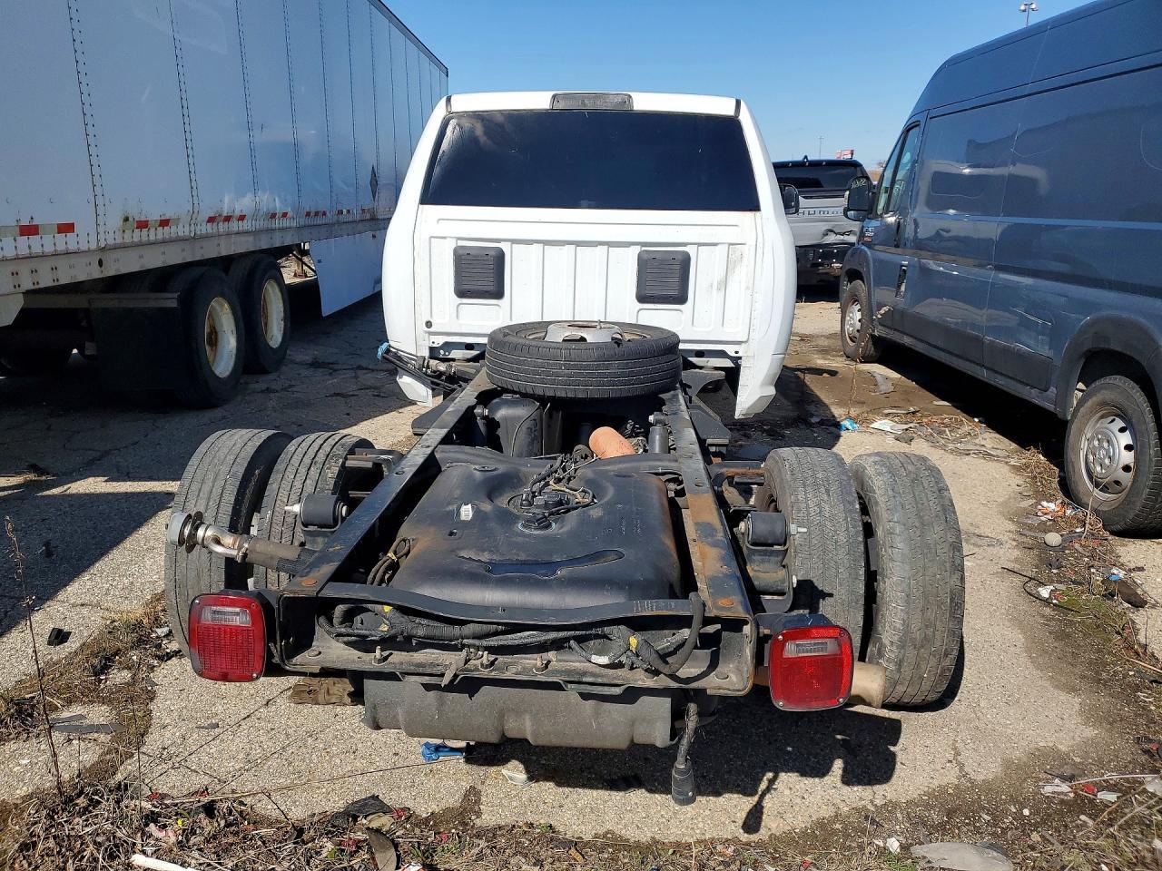 2022 Ram 3500 Truck Cab And Chassis - Фото 6