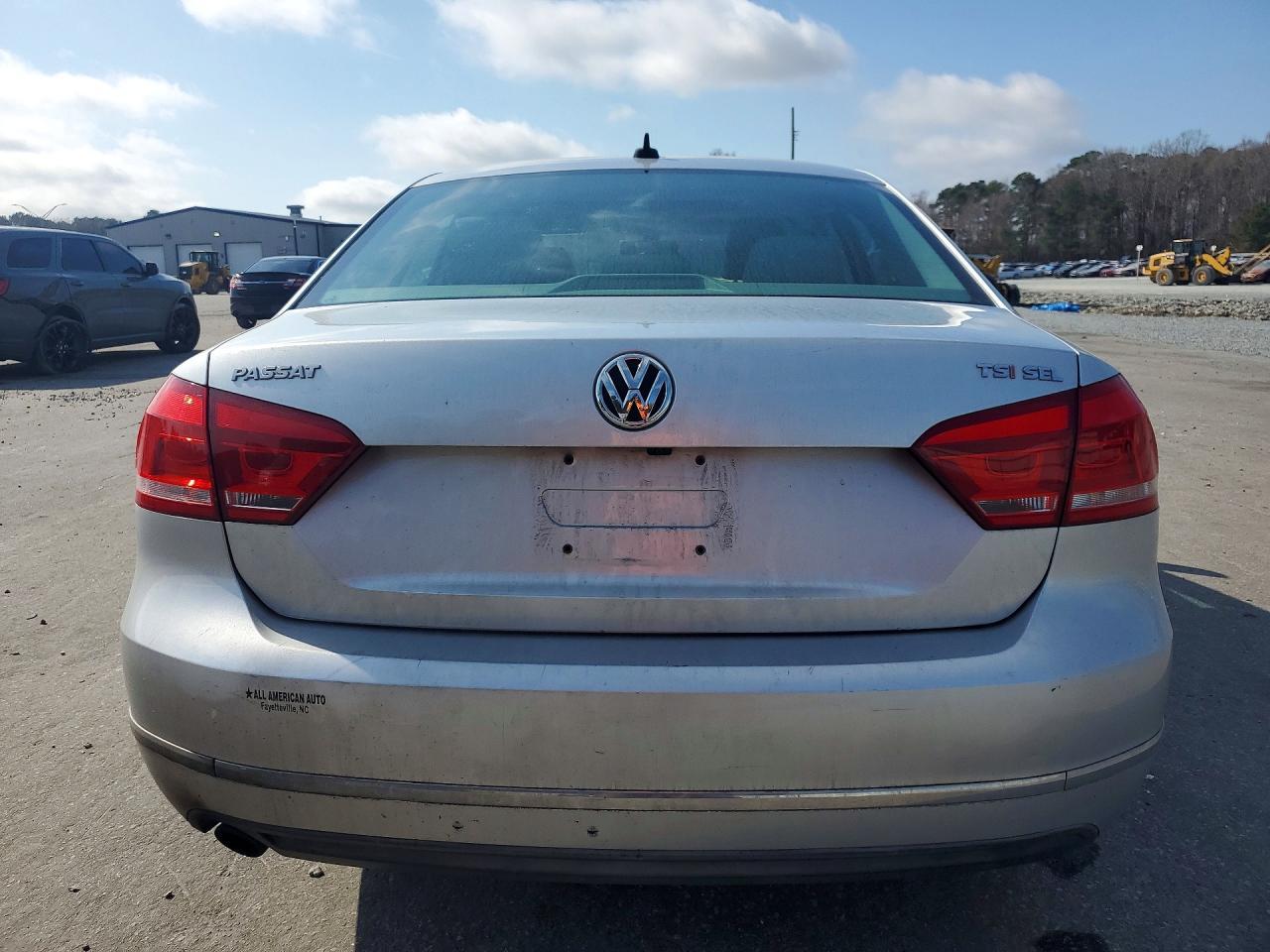 2014 Volkswagen Passat - Image 6
