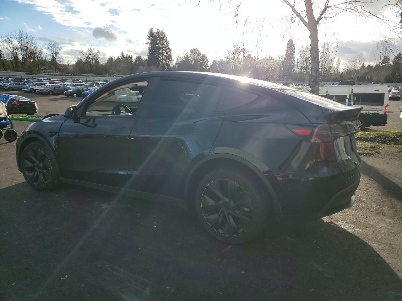 2025 Tesla Model Y - Фото 2