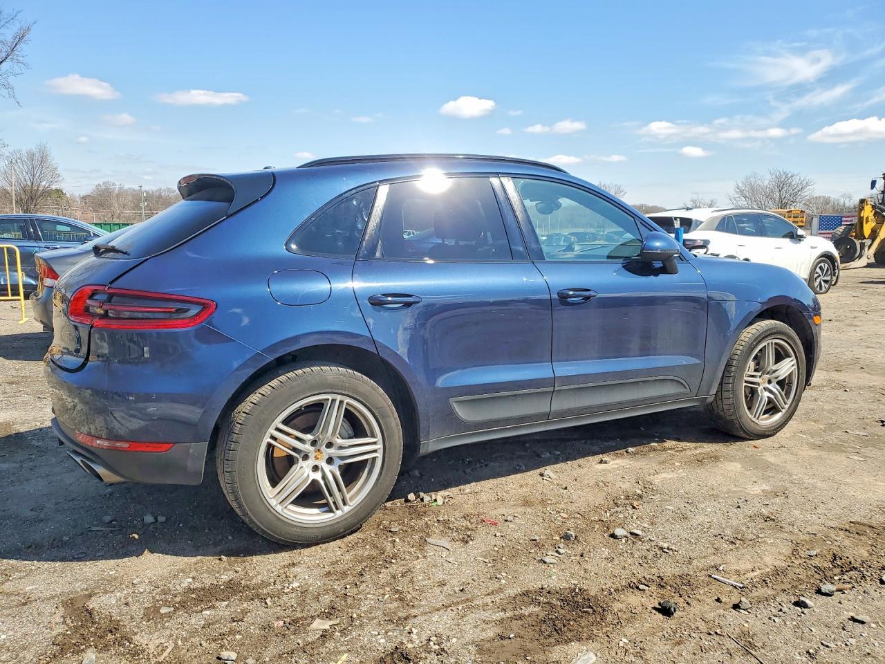 2015 Porsche Macan S - Image 3