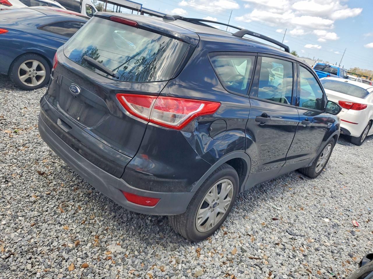 2014 Ford Escape S - Фото 3