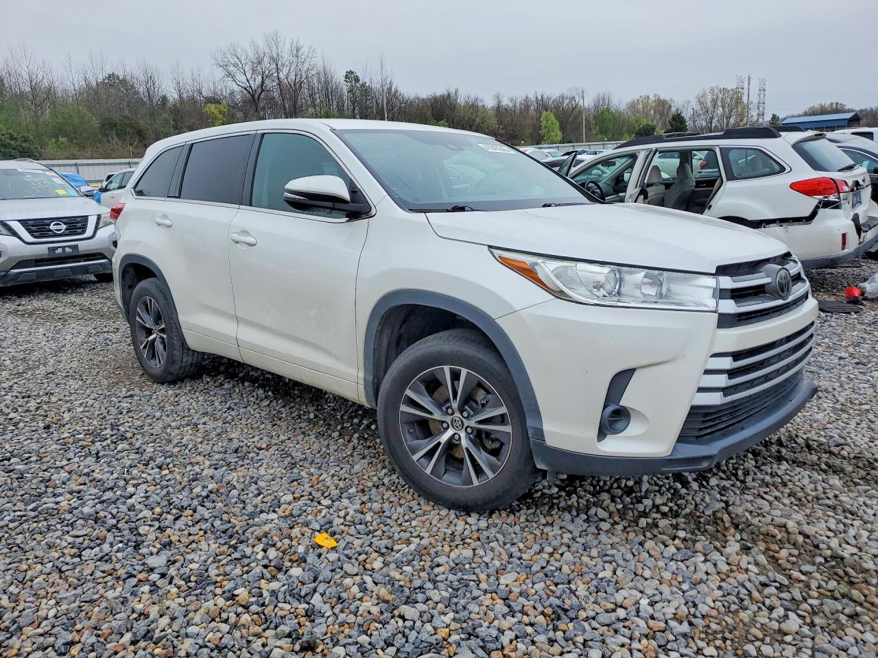 2018 Toyota Highlander Le - Image 4