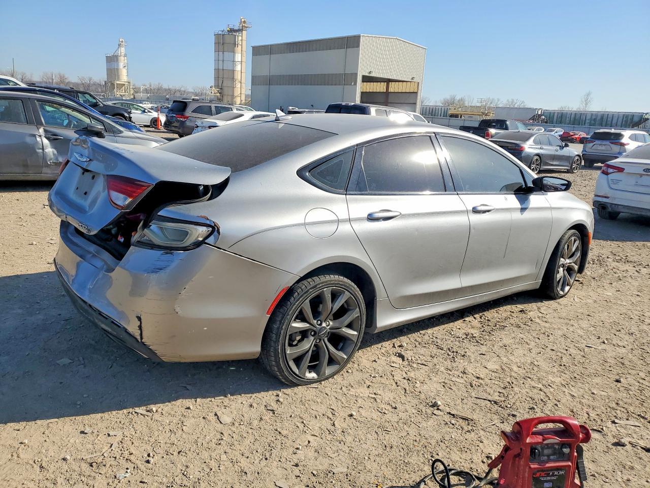 2015 Chrysler 200 S - Фото 3