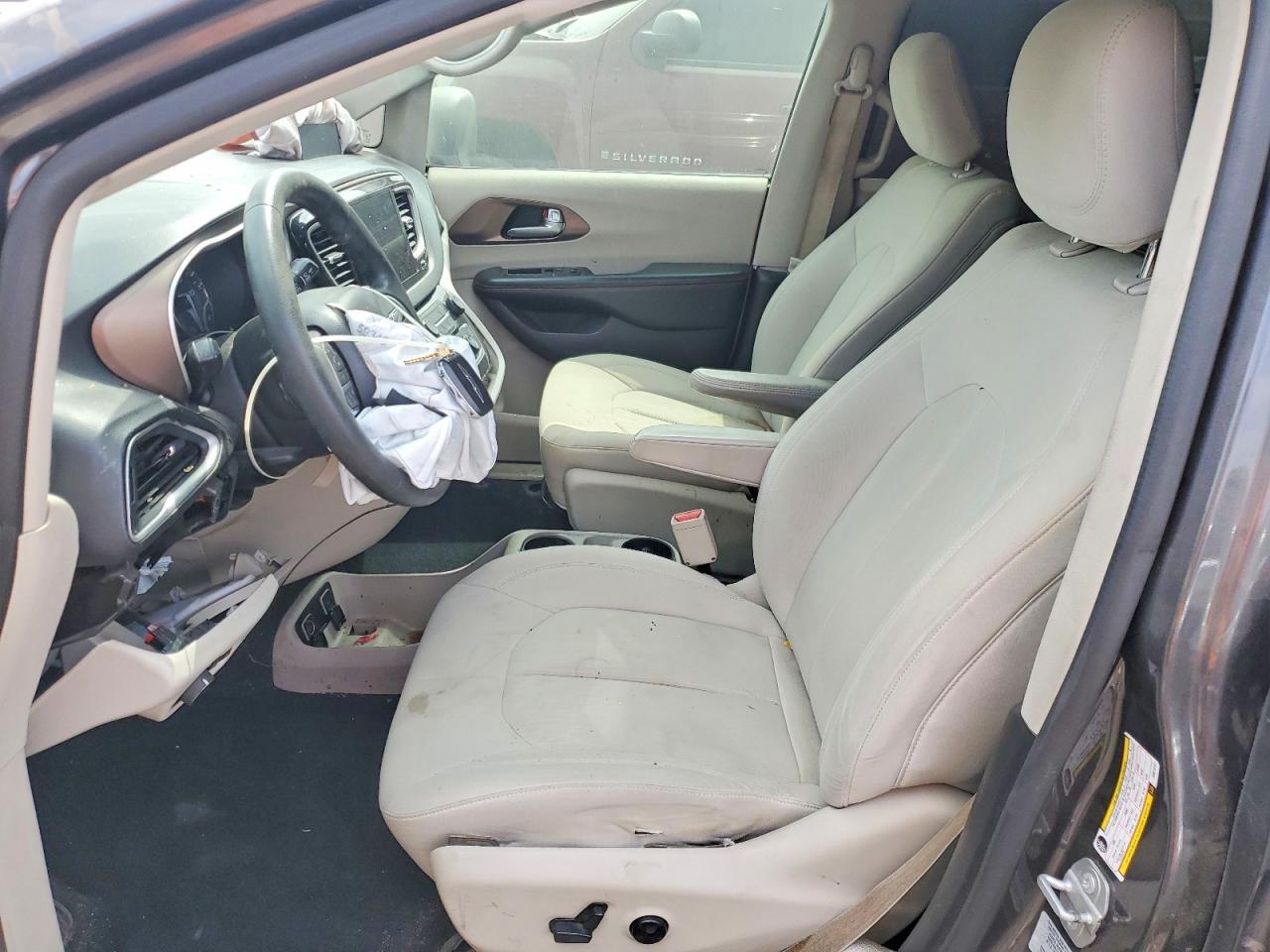 2017 Chrysler Pacifica Touring - Image 7