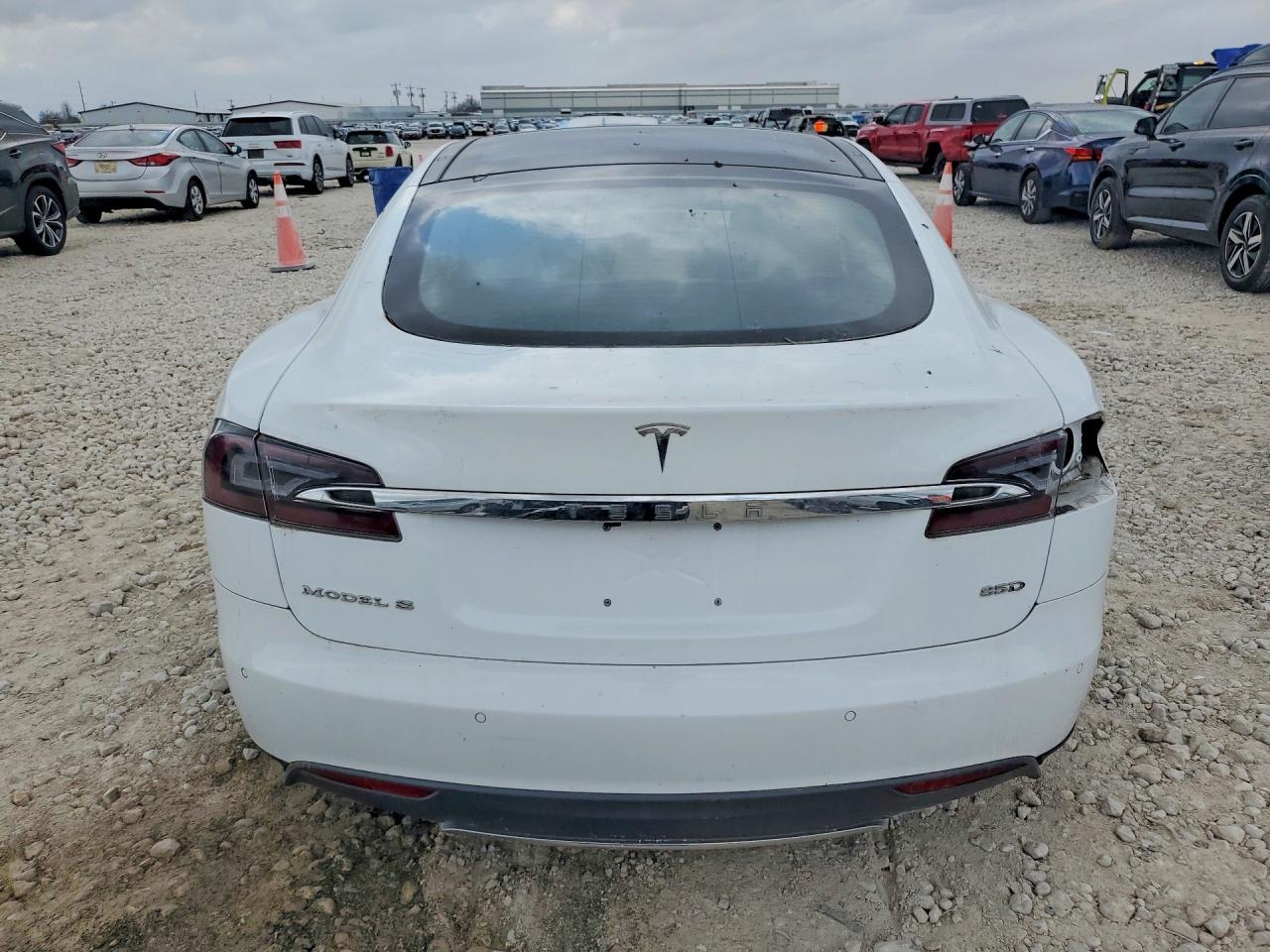 2015 Tesla Model S 85D - Фото 6