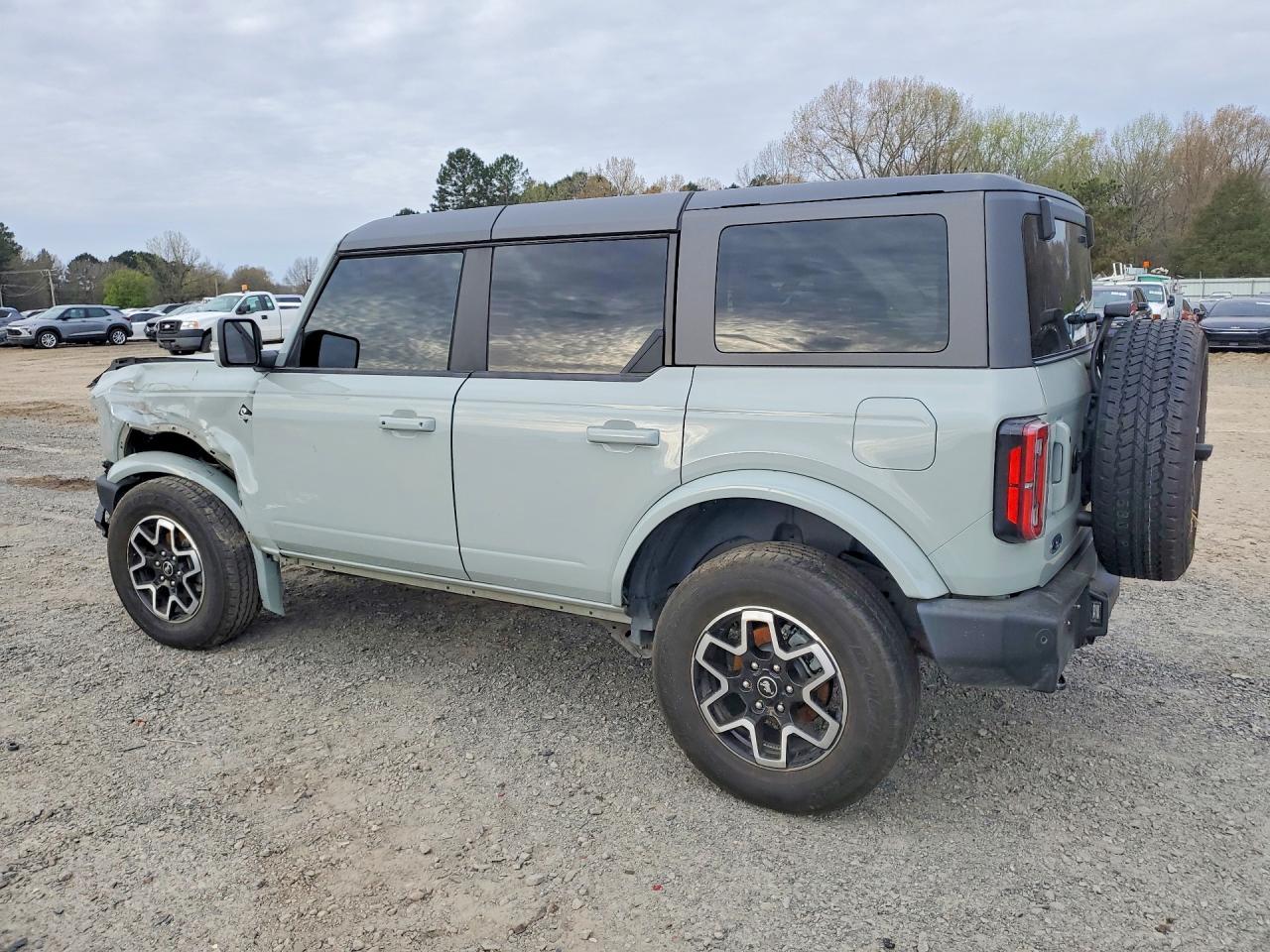 2024 Ford Bronco Outer Banks - Image 2