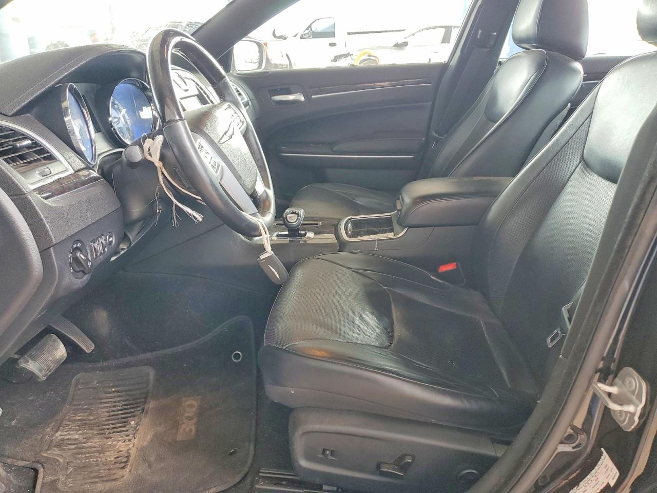 2014 Chrysler 300C - Image 7