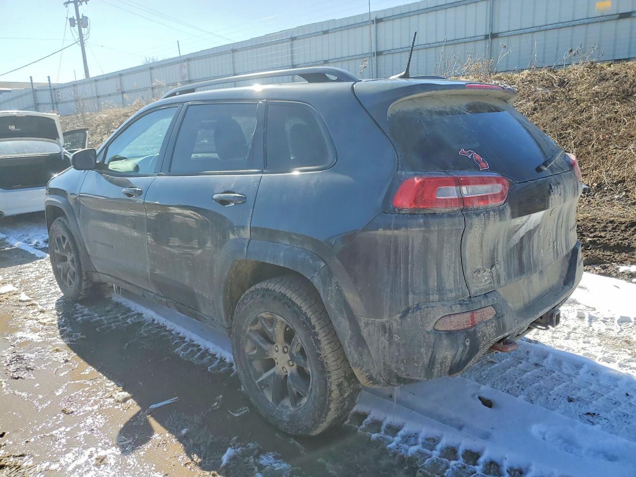 2017 Jeep Cherokee Trailhawk - Image 2