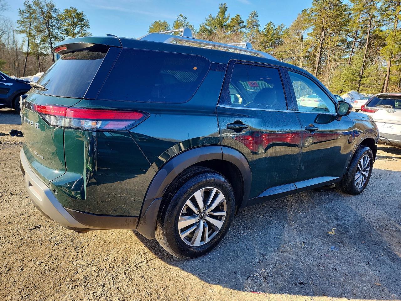 2022 Nissan Pathfinder Sl - Image 3