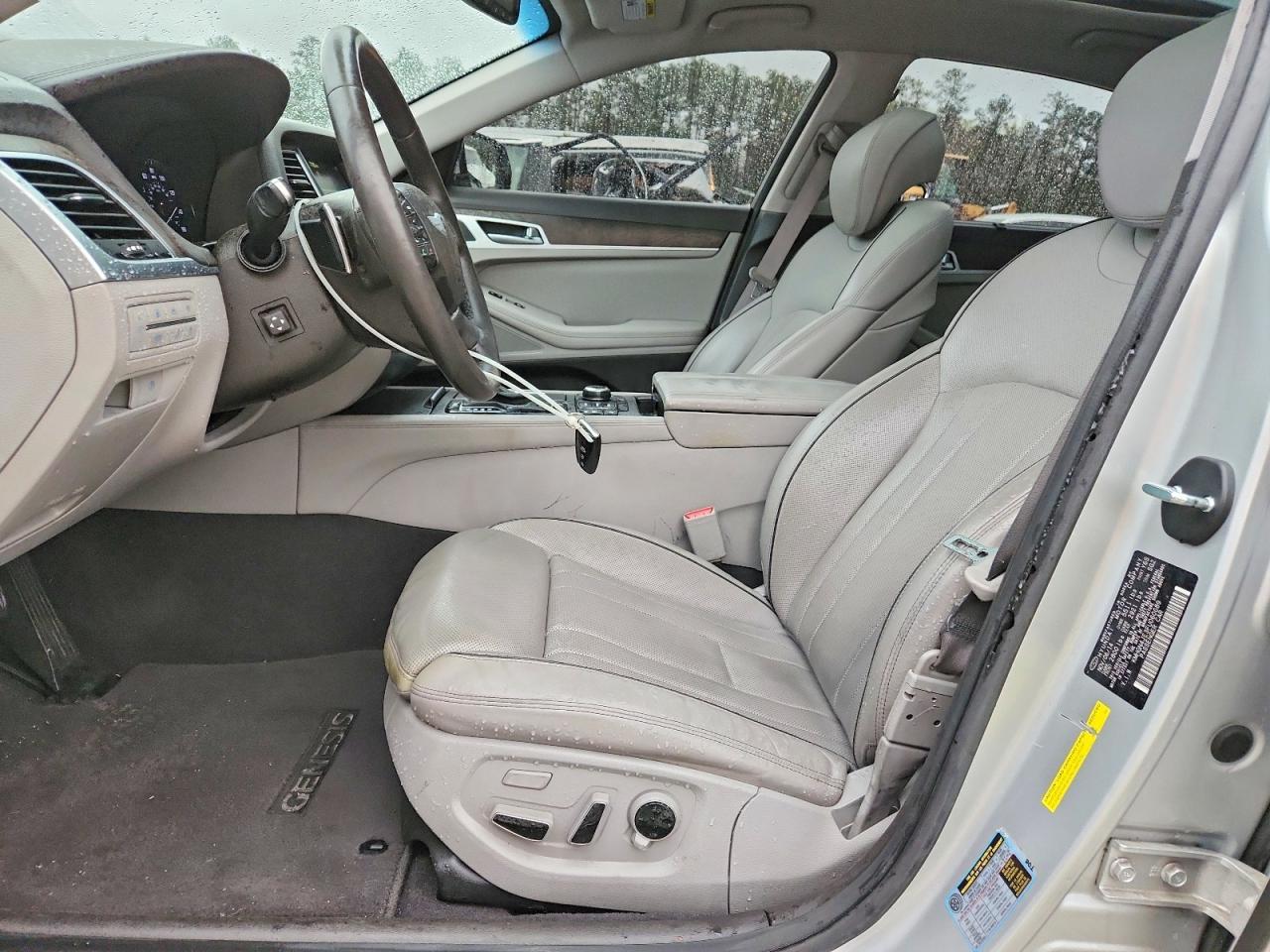 2015 Hyundai Genesis 3.8L - Фото 7