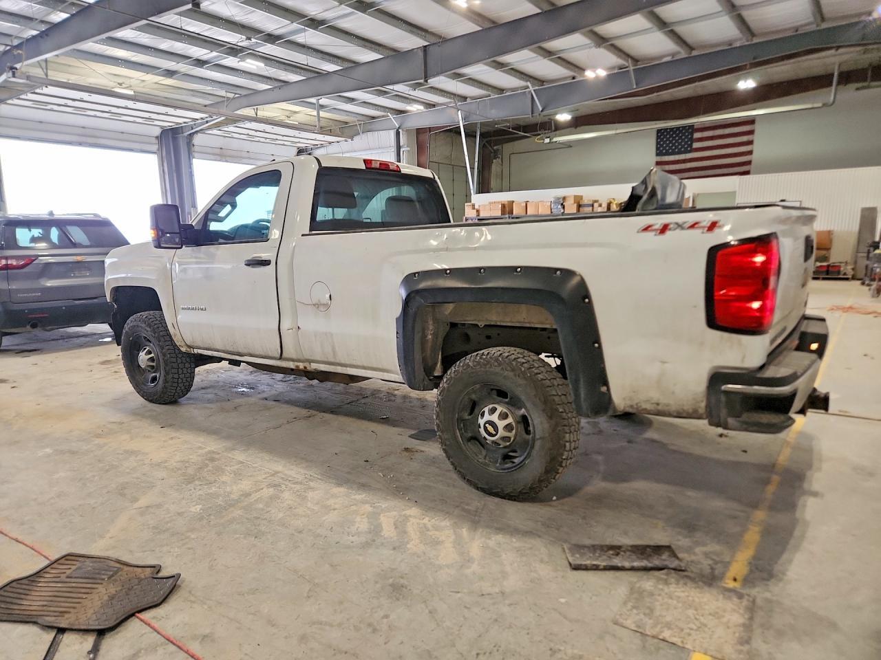 2015 Chevrolet Silverado K2500 Heavy Duty - Фото 2