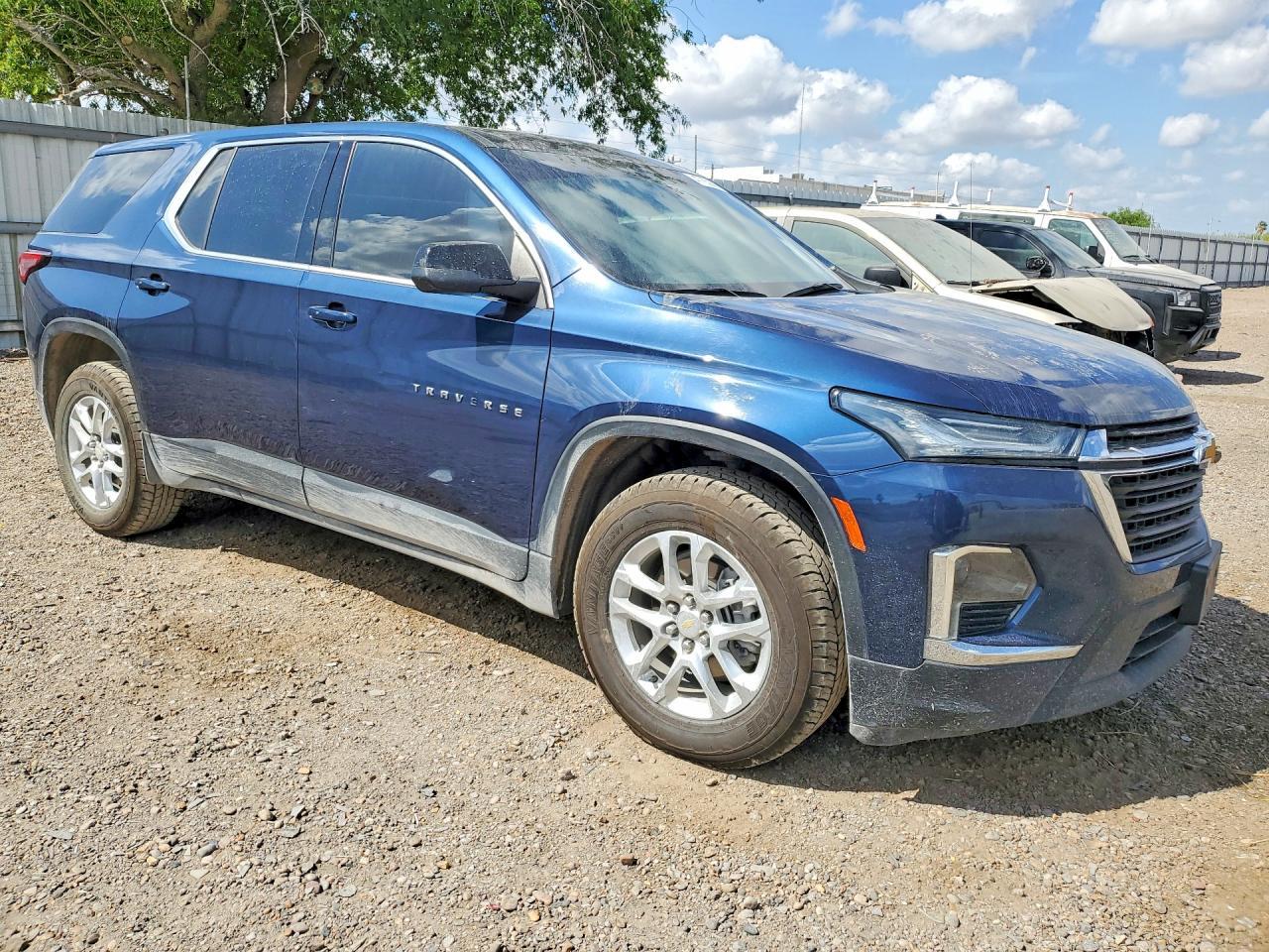 2023 Chevrolet Traverse Ls - Фото 4