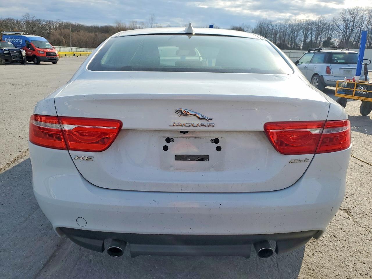 2017 Jaguar Xe - Фото 6