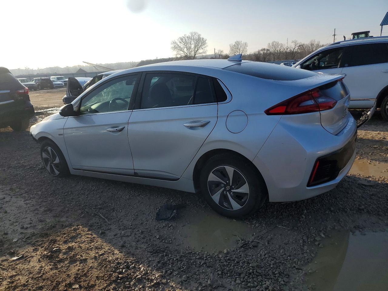 2017 Hyundai Ioniq Hybrid Sel - Фото 2