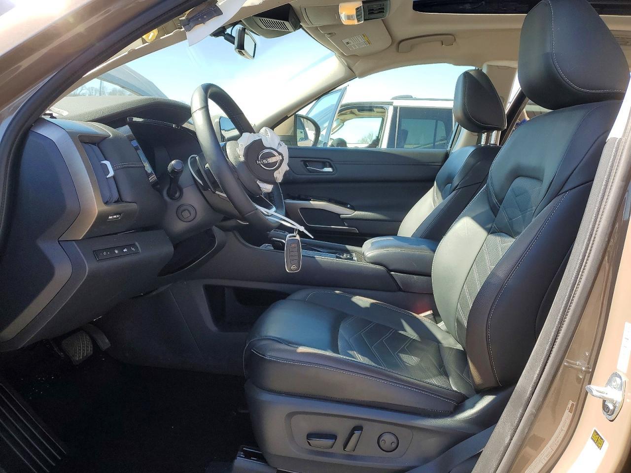 2024 Nissan Pathfinder Platinum - Image 7