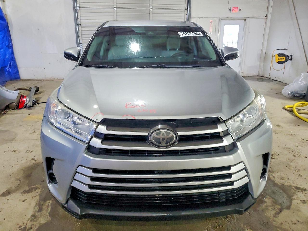 2017 Toyota Highlander Le - Image 5
