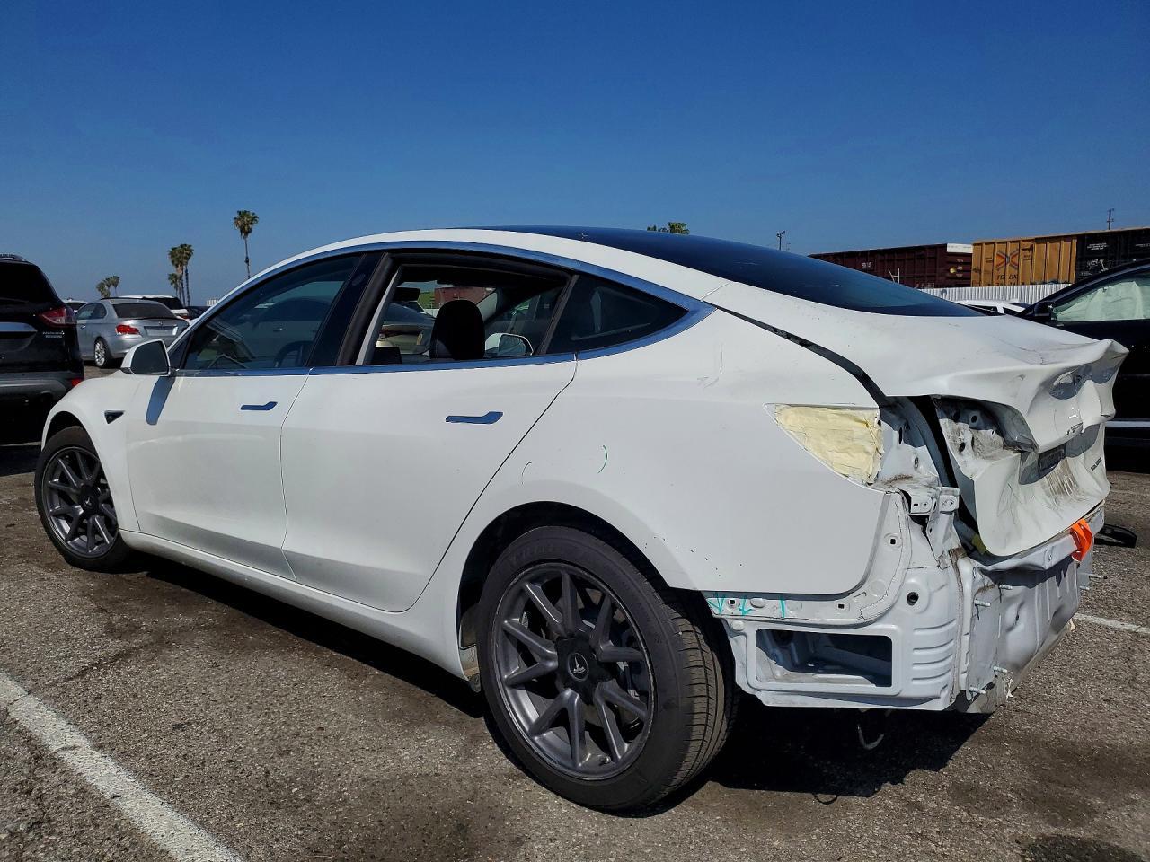 2020 Tesla Model 3 - Фото 2