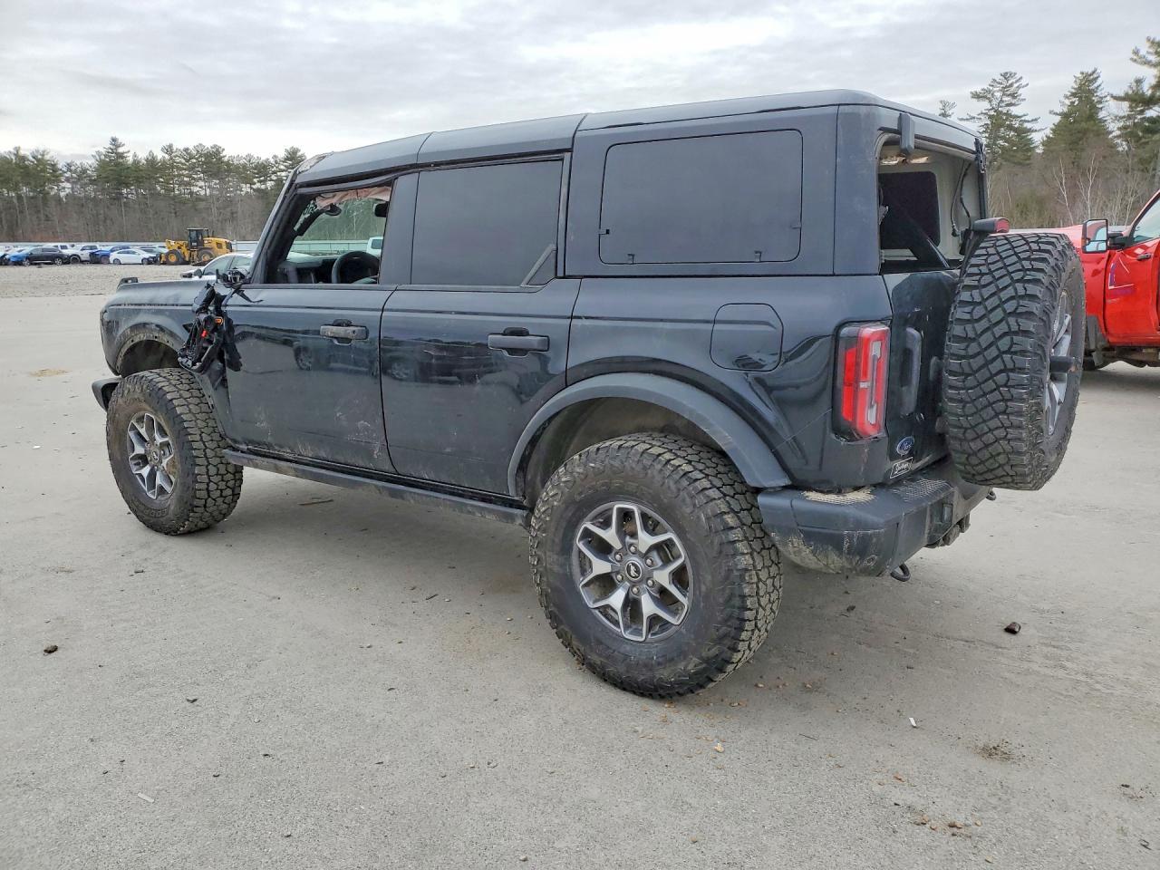 2025 Ford Bronco Badlands - Image 2