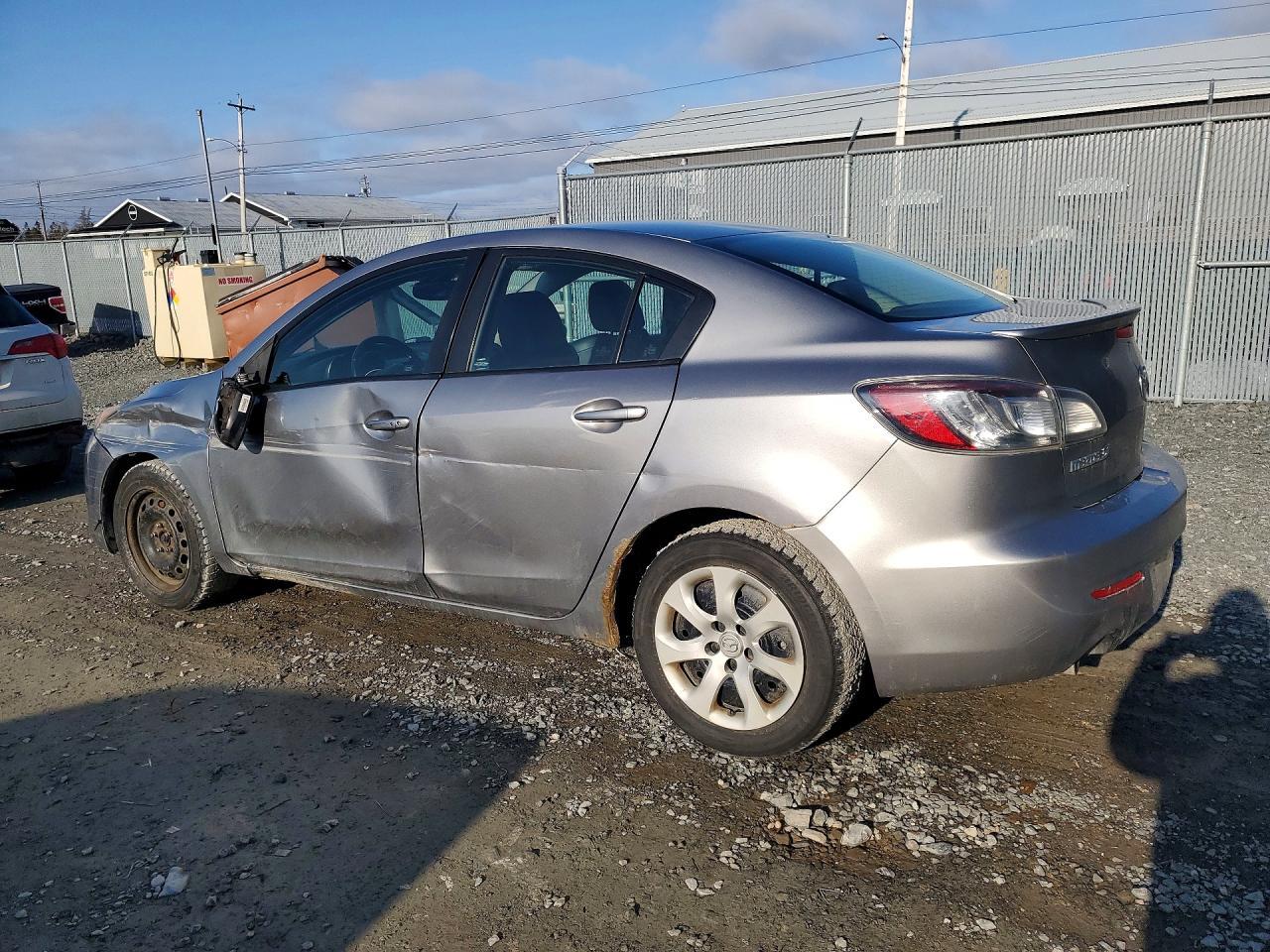 2013 Mazda 3 I - Image 2