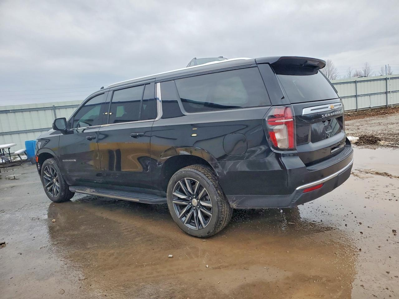 2021 Chevrolet Suburban K1500 Lt - Image 2