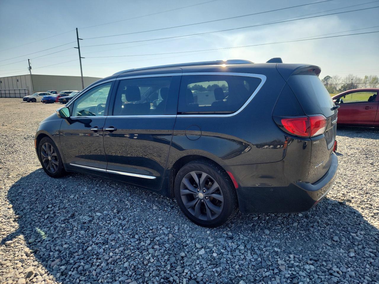 2017 Chrysler Pacifica Limited - Image 2