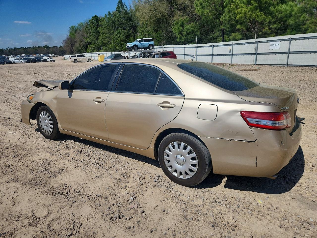 2011 Toyota Camry Le V6 - Фото 2