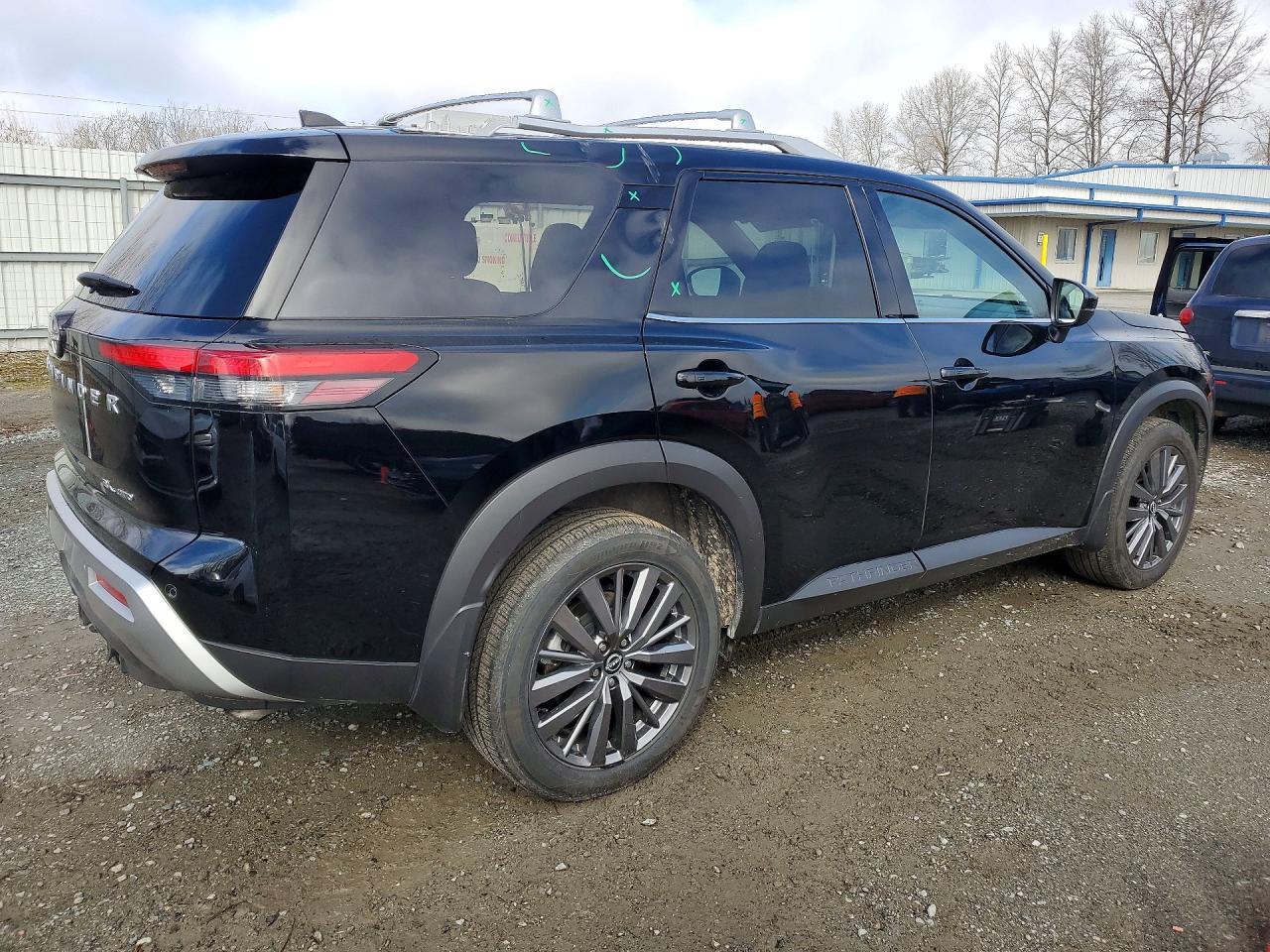 2025 Nissan Pathfinder Sl - Image 3