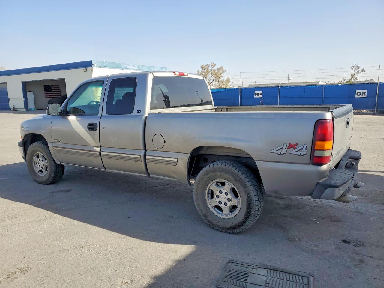 2000 Chevrolet Silverado K1500 - Image 2