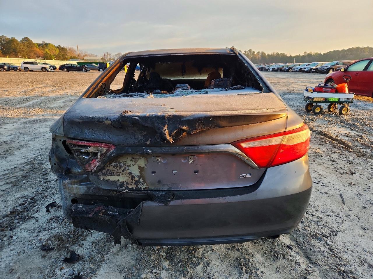 2017 Toyota Camry Se - Фото 6