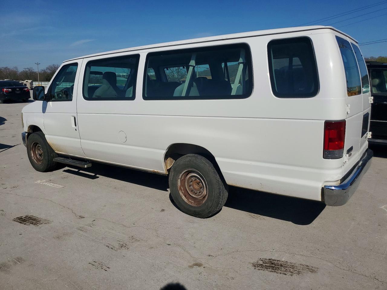 2010 Ford Econoline E350 Van - Image 2