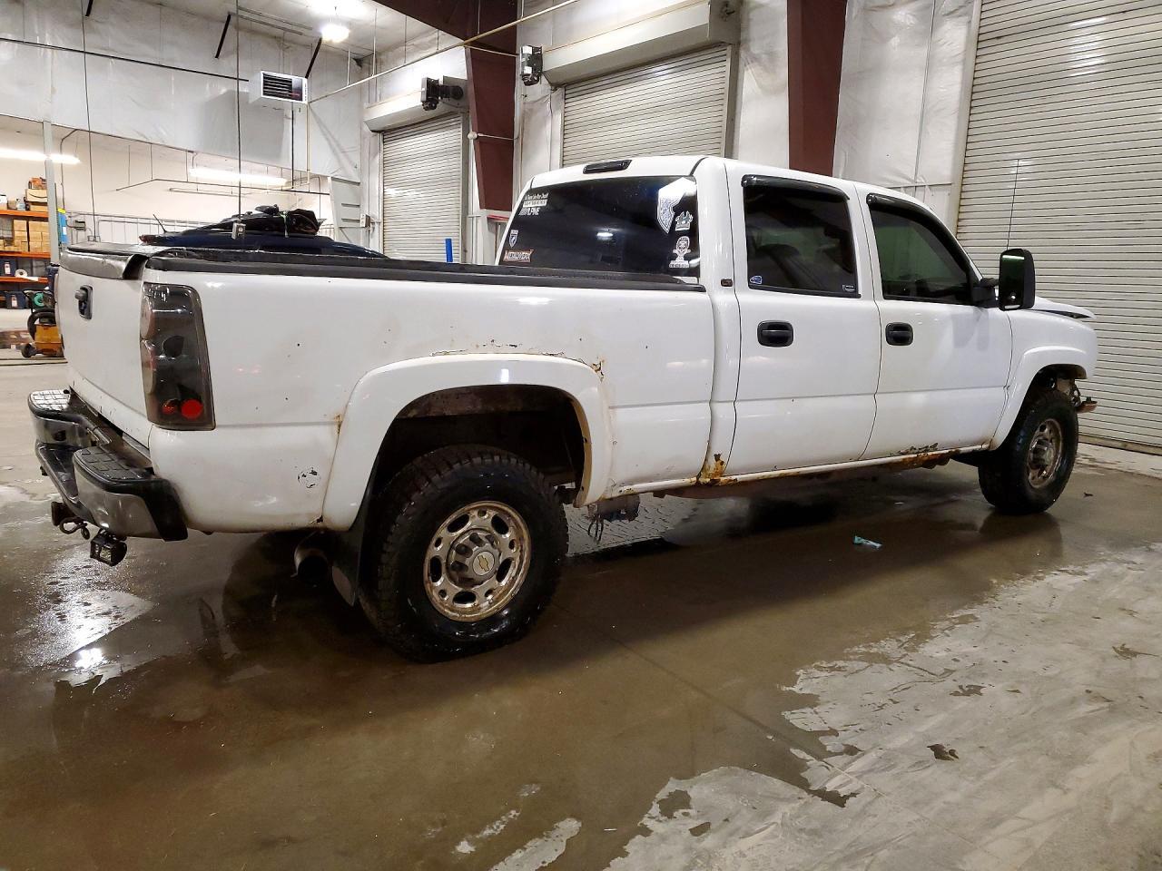 2005 Chevrolet Silverado K2500 Heavy Duty - Image 3