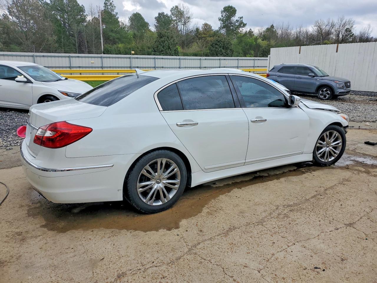 2012 Hyundai Genesis 3.8L V6 - Фото 3
